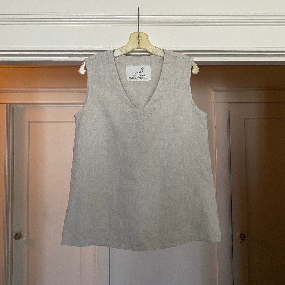 Not Perfect Linen tank top VIENNA V-neck